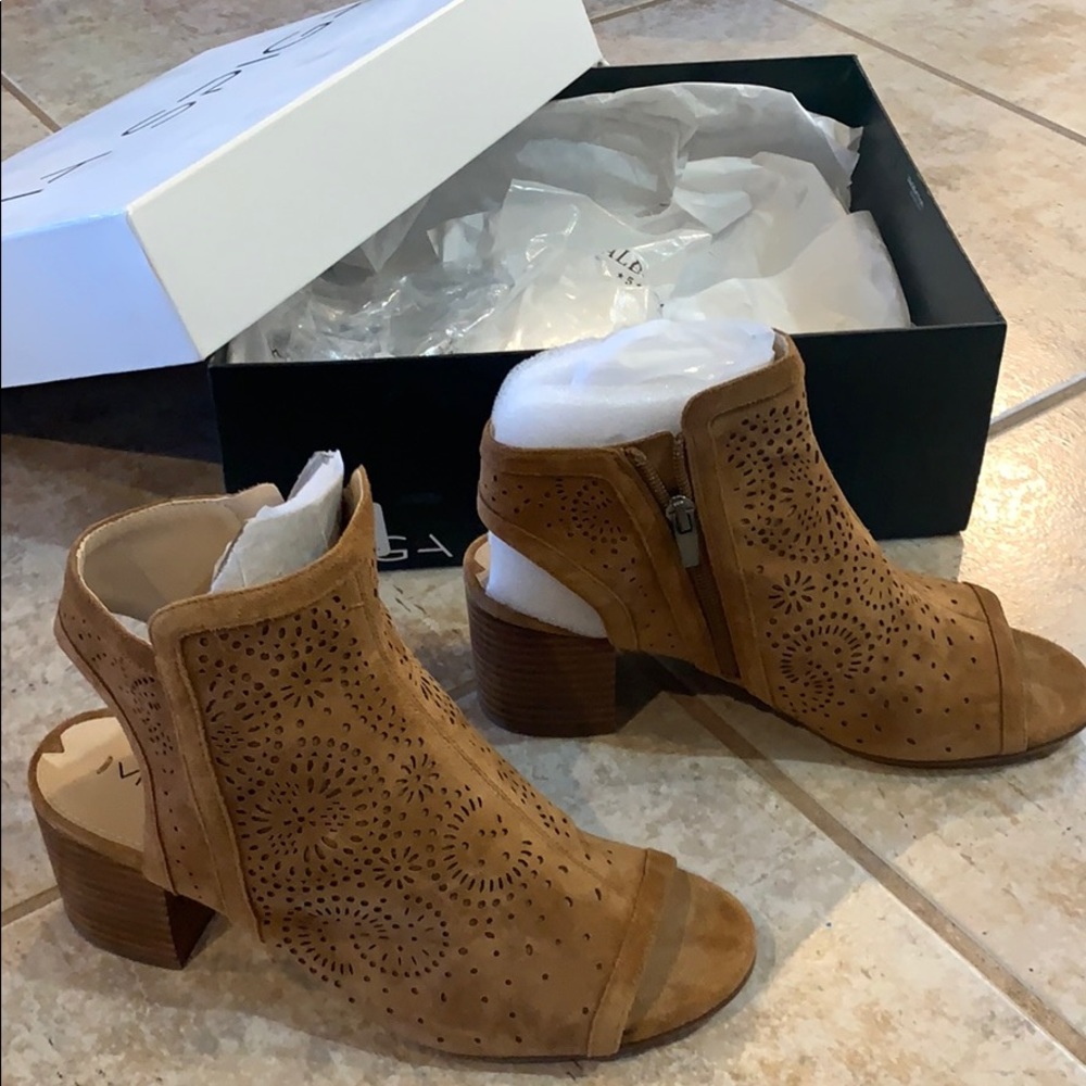 Via Spiga Tan Suede Heel View 2